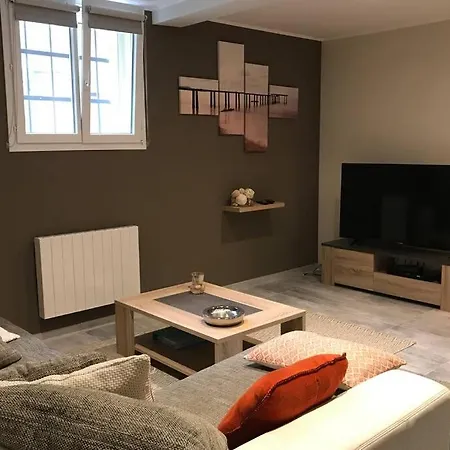 3 Bedrooms Apartment
